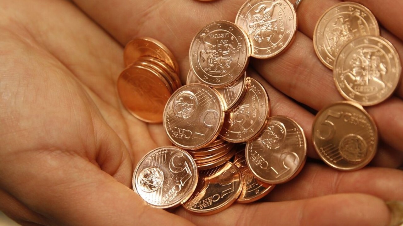 Mince minca euro eurá peniaze 1140px (SITA/AP)